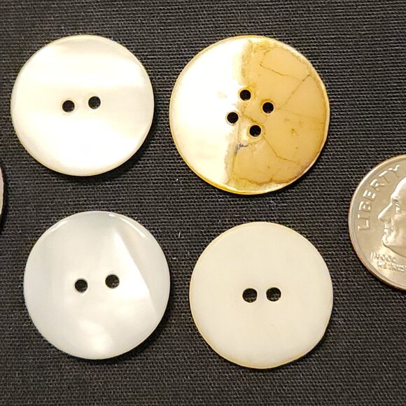 Antique/Vintage Lot of 15 Buttons Mother of Pearl ? - Picture 6 of 10